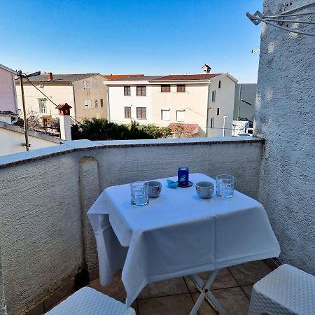 Apartment Aqua Near The City Beach Novalja Exterior photo