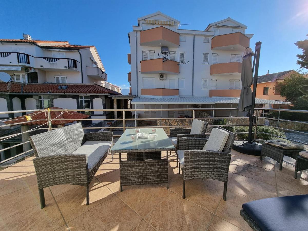 Apartment Aqua Near The City Beach Novalja Exterior photo