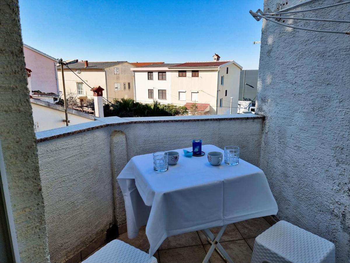 Apartment Aqua Near The City Beach Novalja Exterior photo