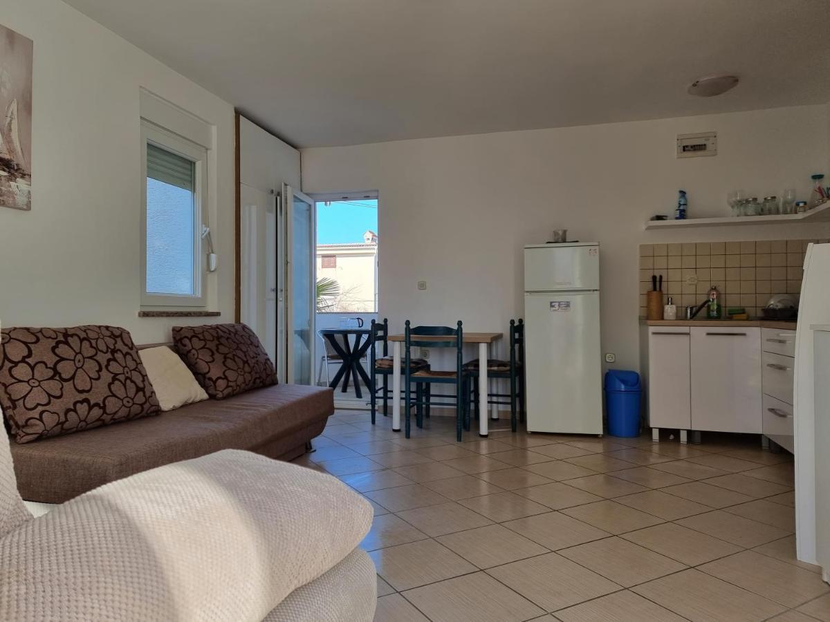 Apartment Aqua Near The City Beach Novalja Exterior photo