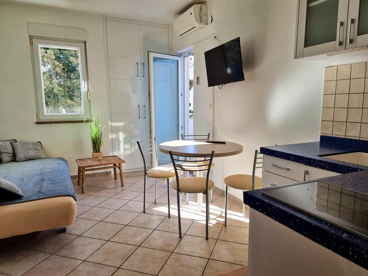 Apartment Aqua Near The City Beach Novalja Exterior photo