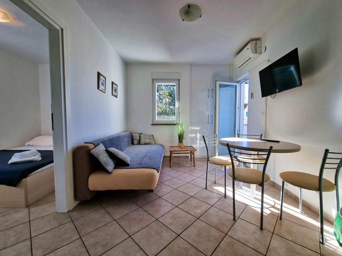 Apartment Aqua Near The City Beach Novalja Exterior photo