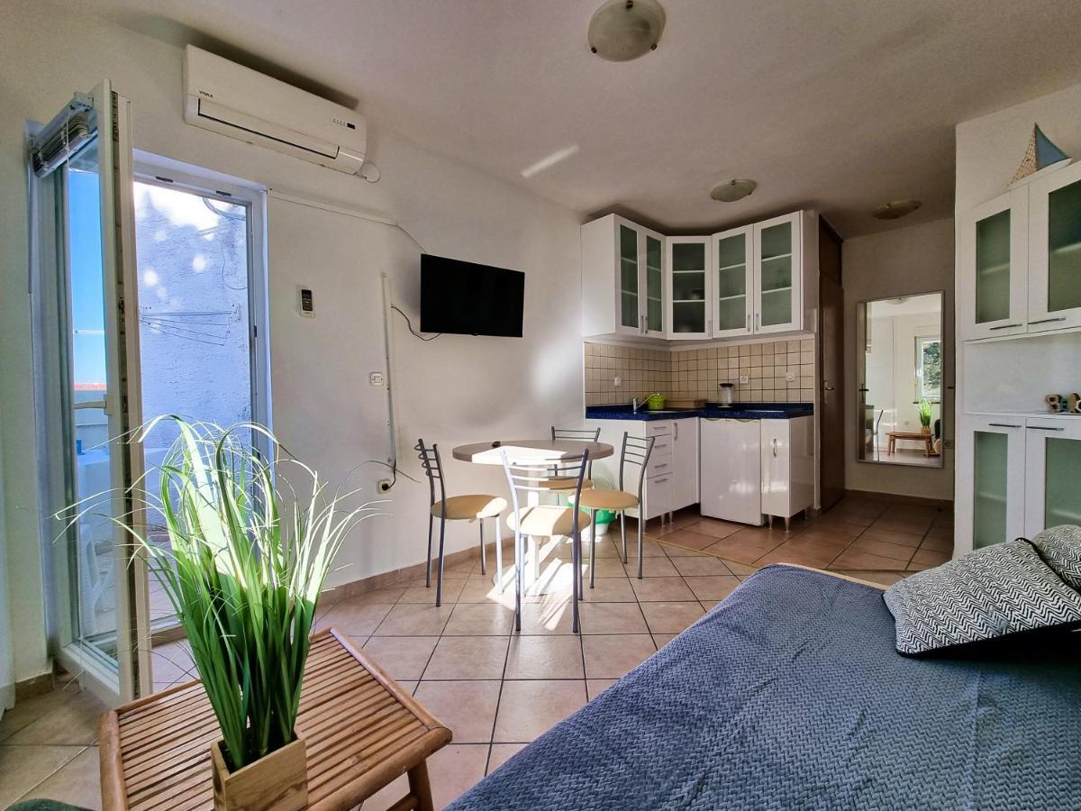 Apartment Aqua Near The City Beach Novalja Exterior photo